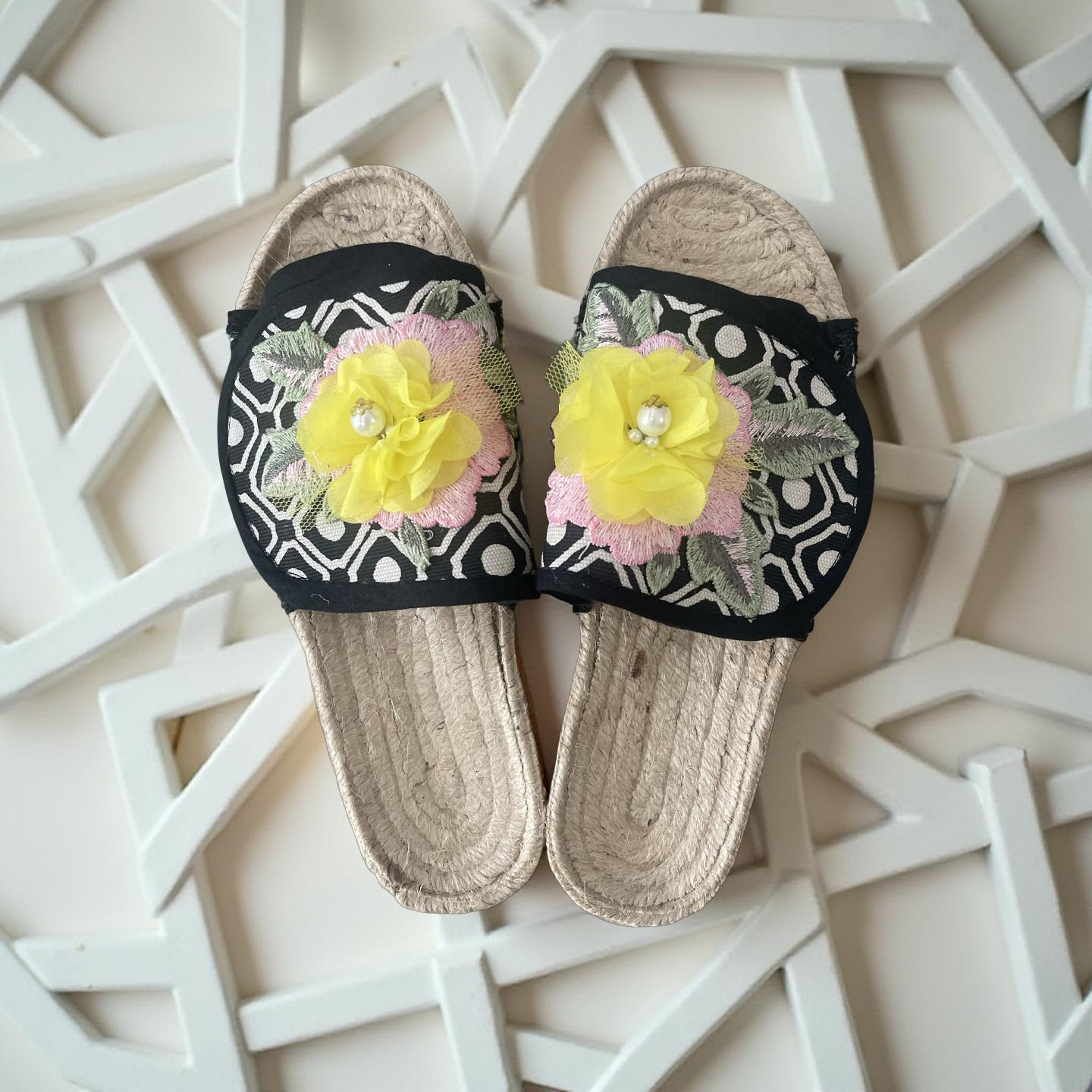 SANDALS - BLACK GEOMETRIC slides