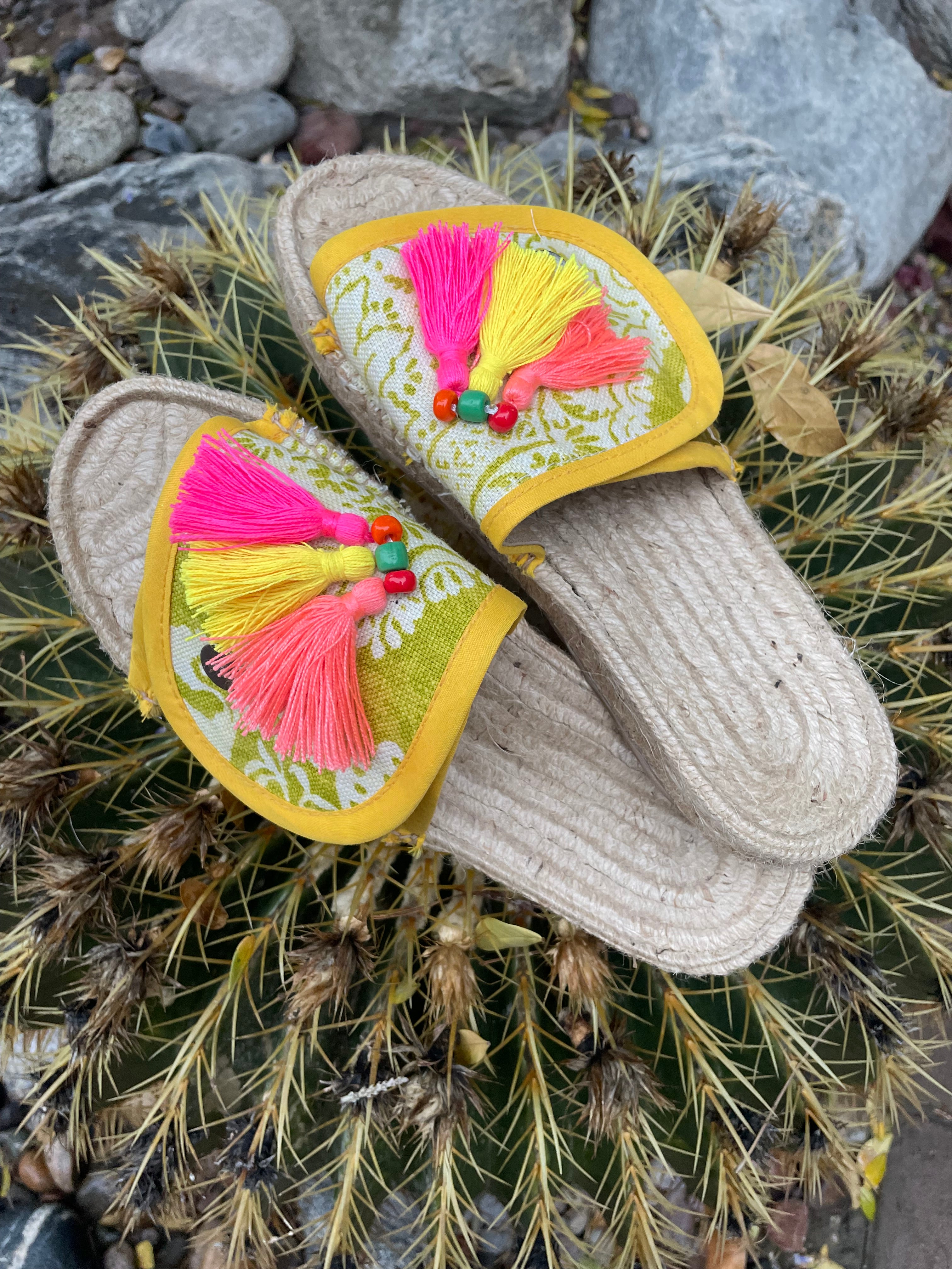 SANDALS -   NEON TASSELED slides