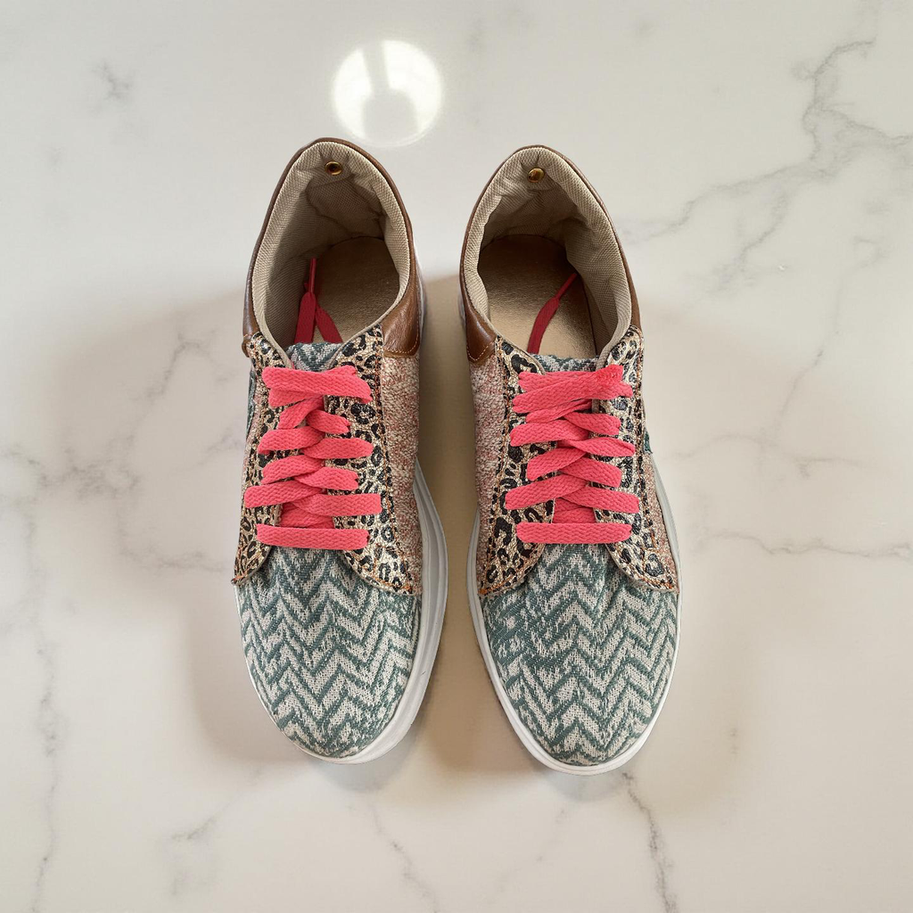 SNEAKERS -  A MIX OF FABRIC AND TOFFEE LEATHER - SIZE 40