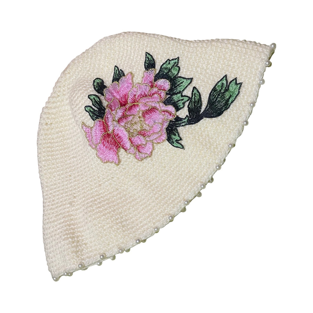 BUCKET HAT WITH DETAIL