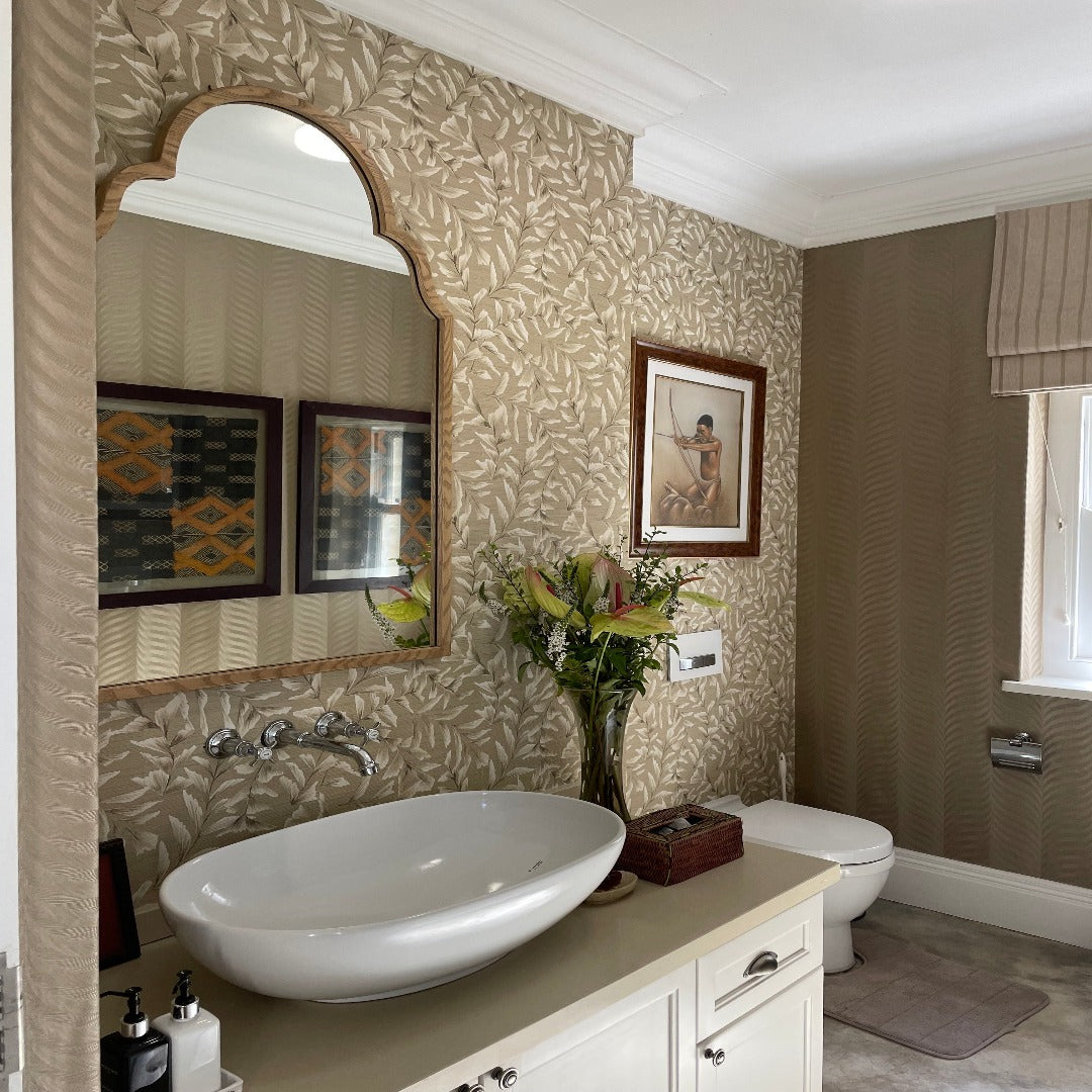WALLPAPER MAKES ALL THE DIFFERENCE IN THIS POWDER ROOM